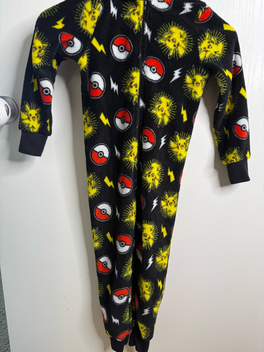 Pokémon Black Pikachu & Poké Ball Fleece Kids XS (4/5) Onesie, T-shirt & Shorts